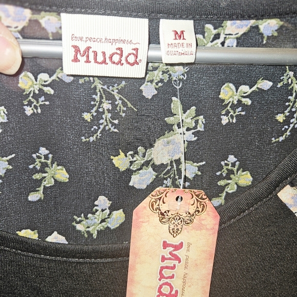 Womens top size medium by Mudd - Picture 3 of 5